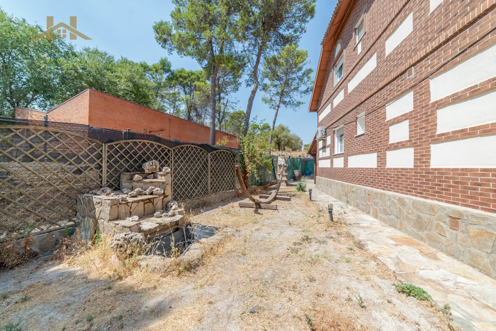 Garten von Einfamilien-Reihenhaus zum Verkauf in Seseña mit Klimaanlage, Heizung und Privatgarten