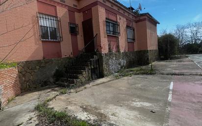 Vista exterior de Casa o xalet en venda en  Córdoba Capital amb Jardí privat, Parquet i Terrassa