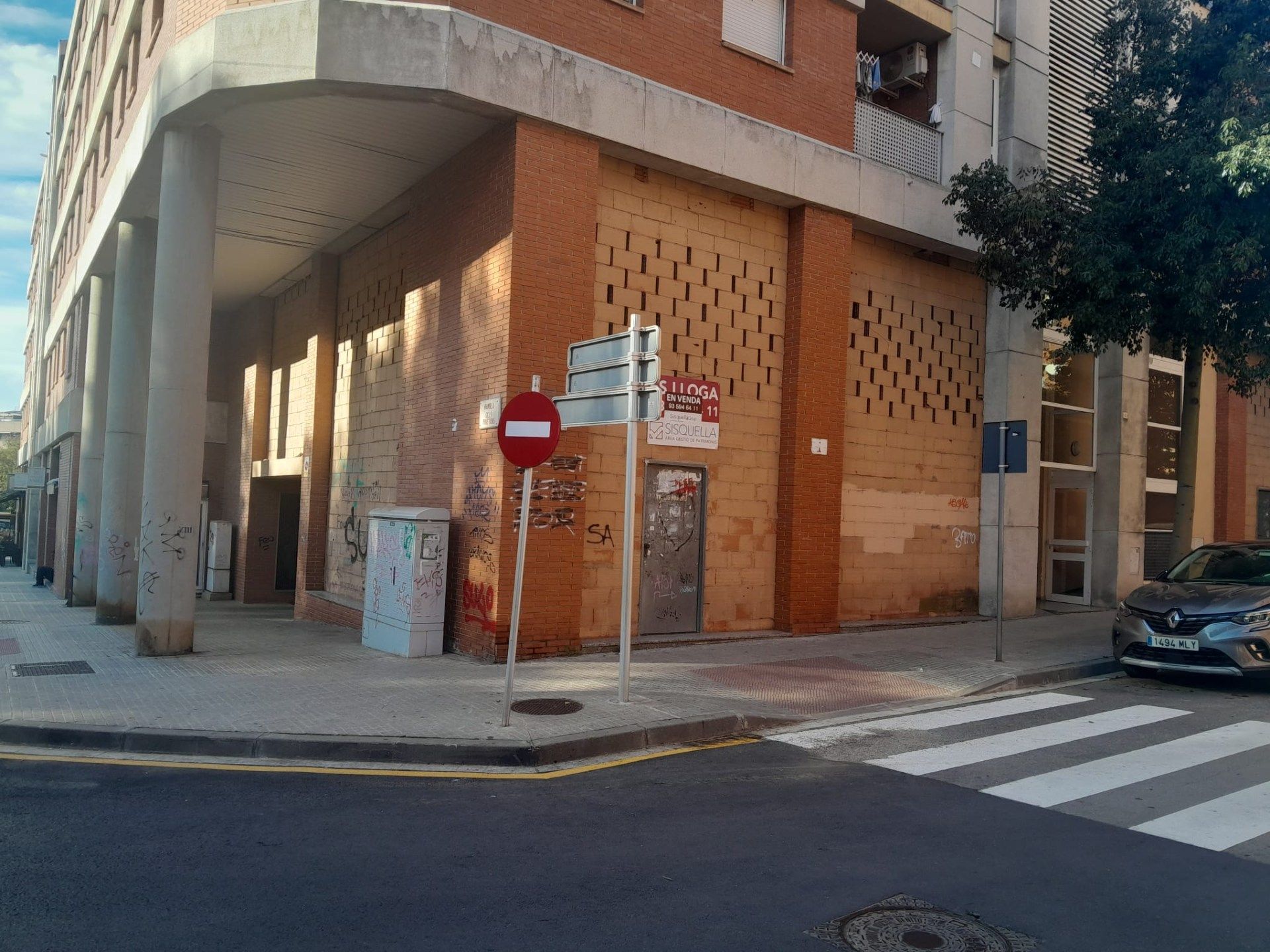 Vista exterior de Local en venda en Ripollet