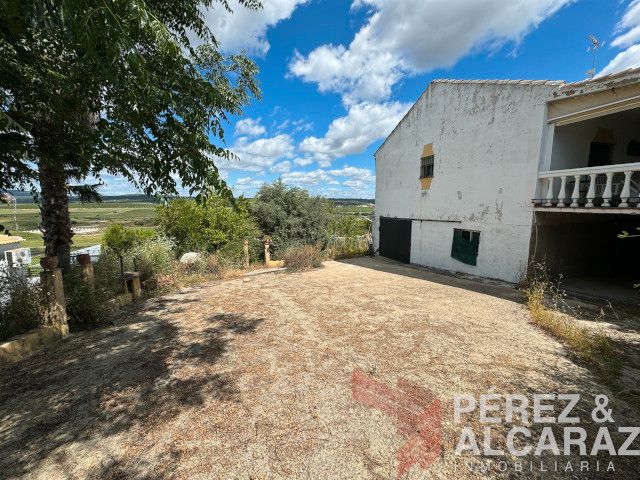 Vista exterior de Casa o xalet en venda en Peñaflor amb Aire condicionat, Jardí privat i Traster