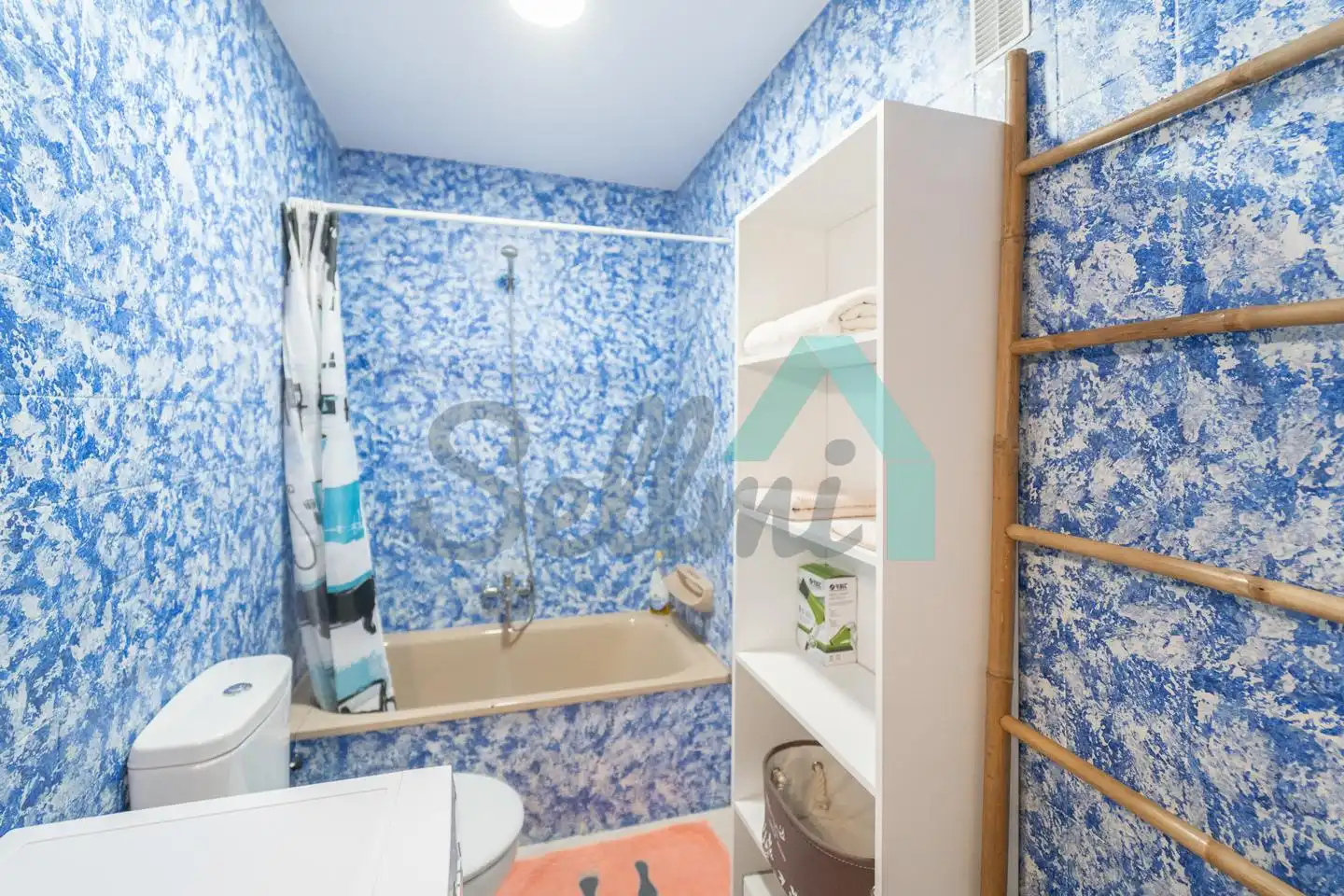 Bathroom of Flat for rent in Oviedo   with Heating, Parquet flooring and Furnished