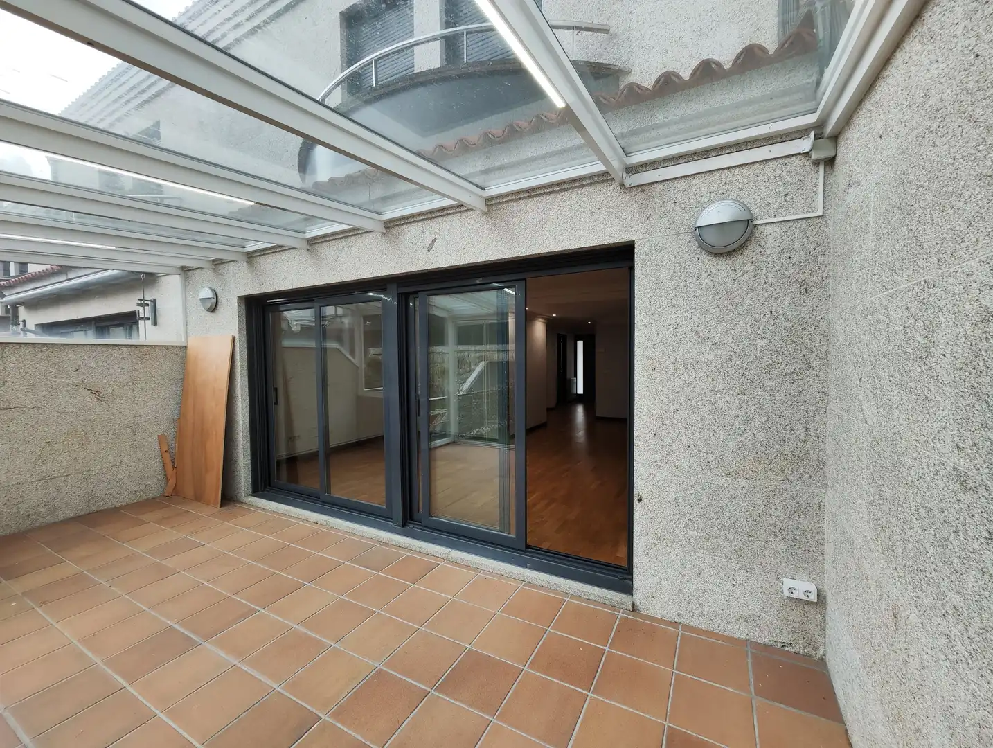 Casa adosada en venta en Vigo  con Jardín privado, Parquet y Terraza