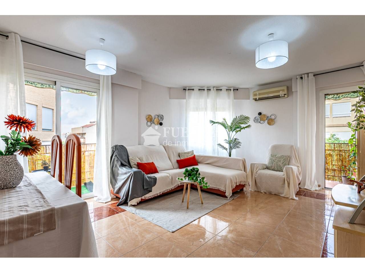Sala d'estar de Pis en venda en San Vicente del Raspeig / Sant Vicent del Raspeig amb Aire condicionat, Terrassa i Traster