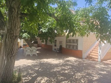 Casa con jardín en venta en El Llano