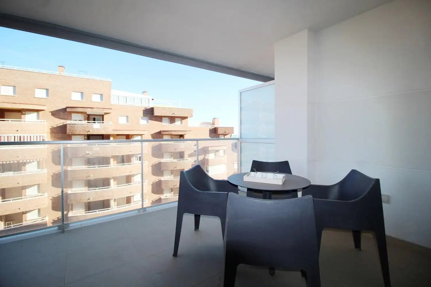 Terrasse von Wohnungen zum Verkauf in Oropesa del Mar / Orpesa mit Klimaanlage, Privatgarten und Terrasse