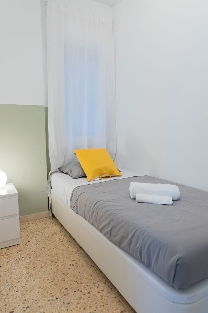 Bedroom of Flat to share in  Barcelona Capital  with Heating, Furnished and Oven