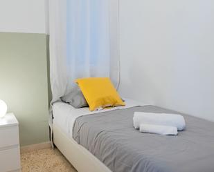 Bedroom of Flat to share in  Barcelona Capital  with Heating, Furnished and Oven