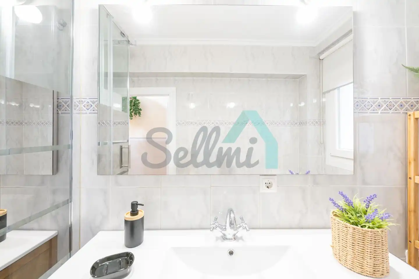 Baño de Piso en venta en Oviedo  con Calefacción