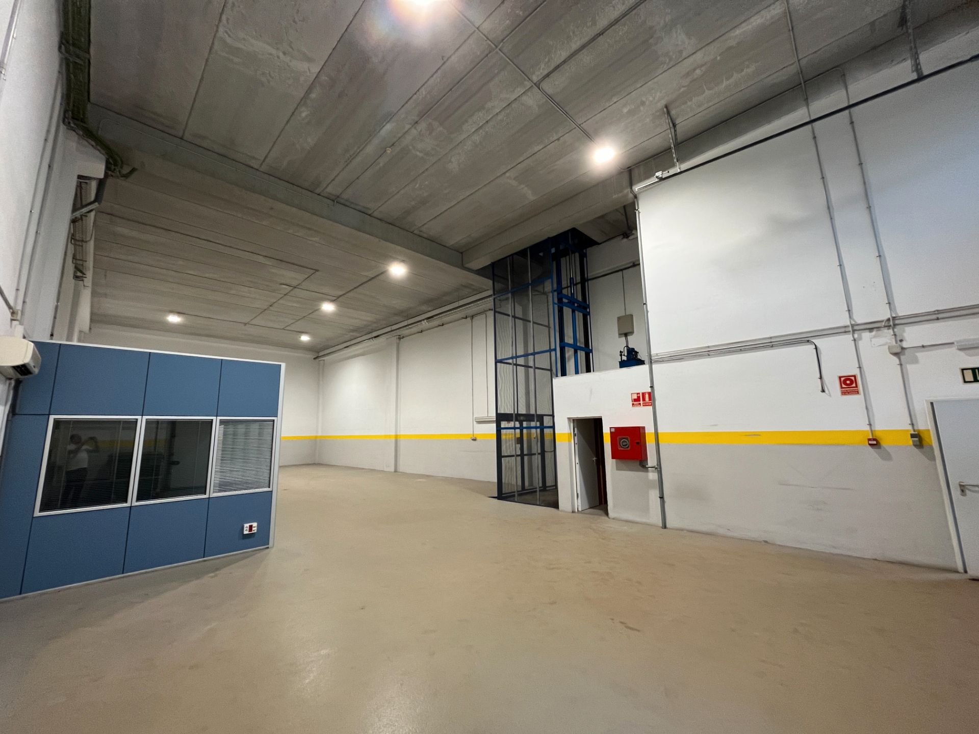 Nau industrial de lloguer a Carrer d'Eduard Maristany, Port