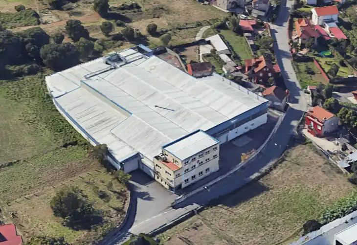 Vista exterior de Nave industrial de alquiler en Vigo  con Calefacción y Alarma