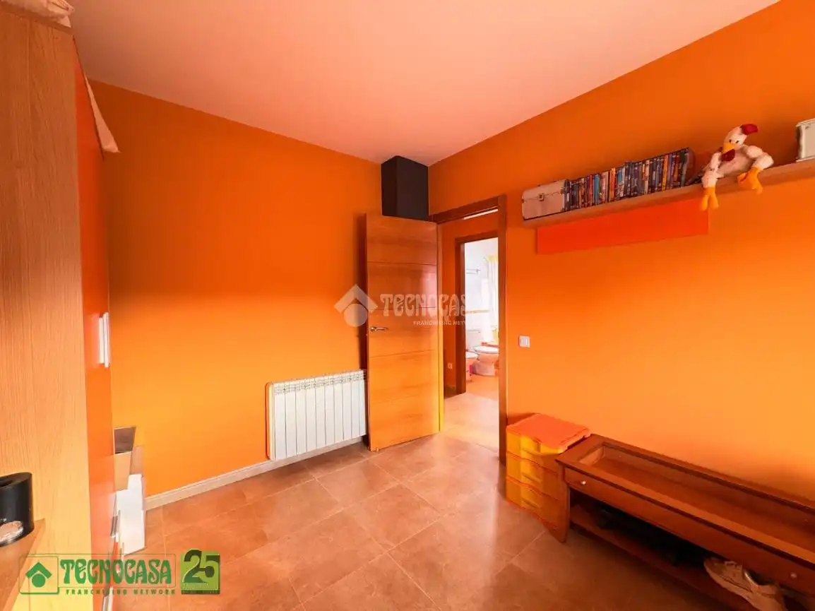 Dormitori de Casa adosada en venda en Villatobas amb Aire condicionat i Calefacció