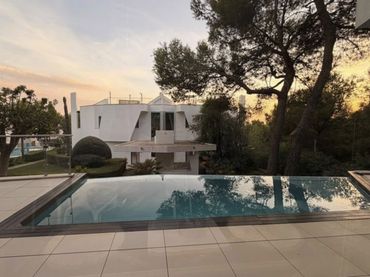 Casa con piscina en venta en Milla de Oro