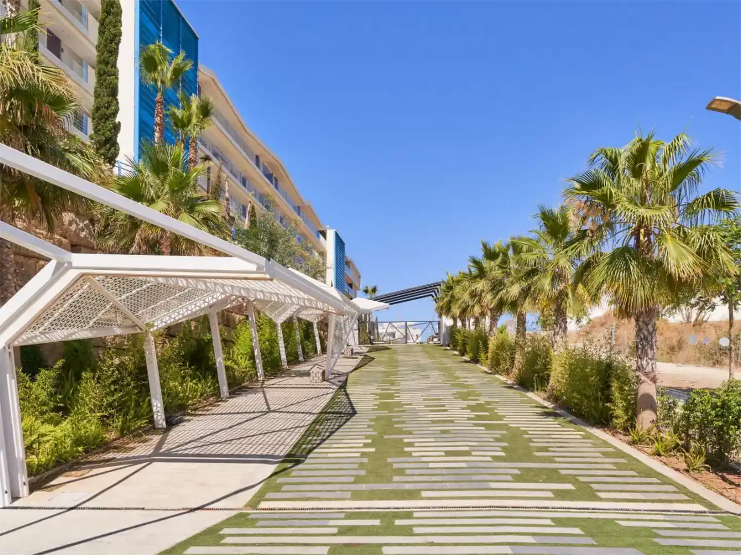Vista exterior de Pis en venda en Fuengirola amb Aire condicionat, Piscina i Balcó