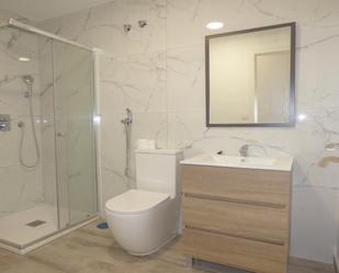 Bathroom of Flat for sale in Alcorcón  with Air Conditioner and Storage room