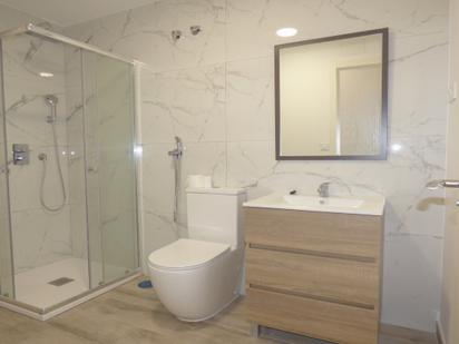 Bathroom of Flat for sale in Alcorcón  with Air Conditioner