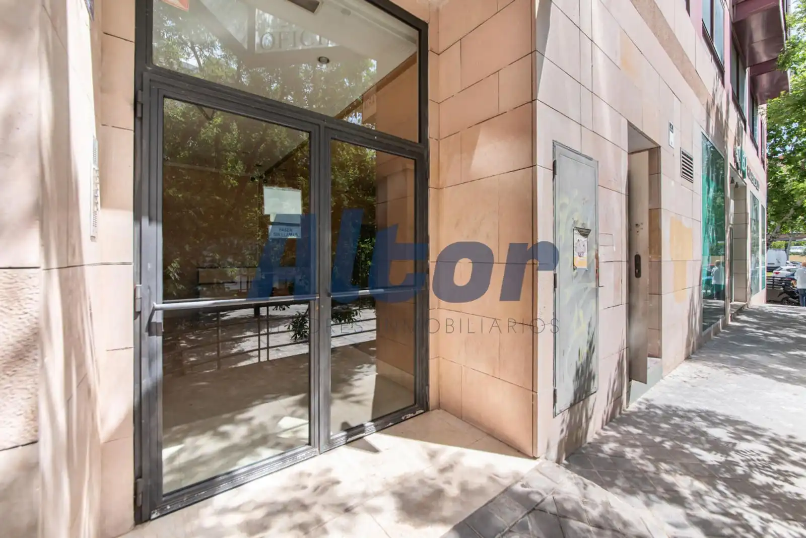 Local en venta en PABLO IGLESIAS, Ciudad Universitaria