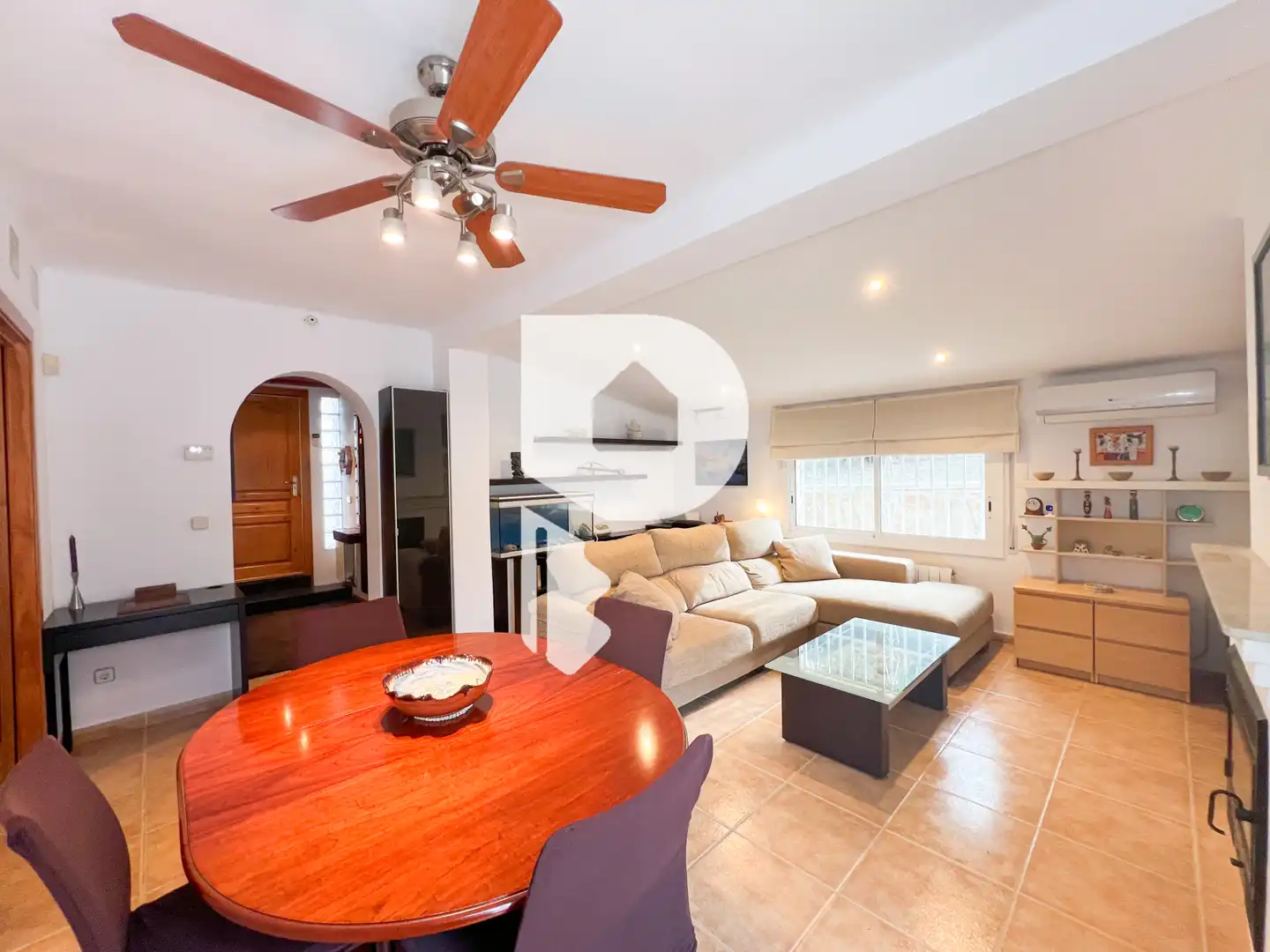 Sala de estar de Casa o chalet en venta en Esparreguera con Aire acondicionado, Calefacción y Jardín privado
