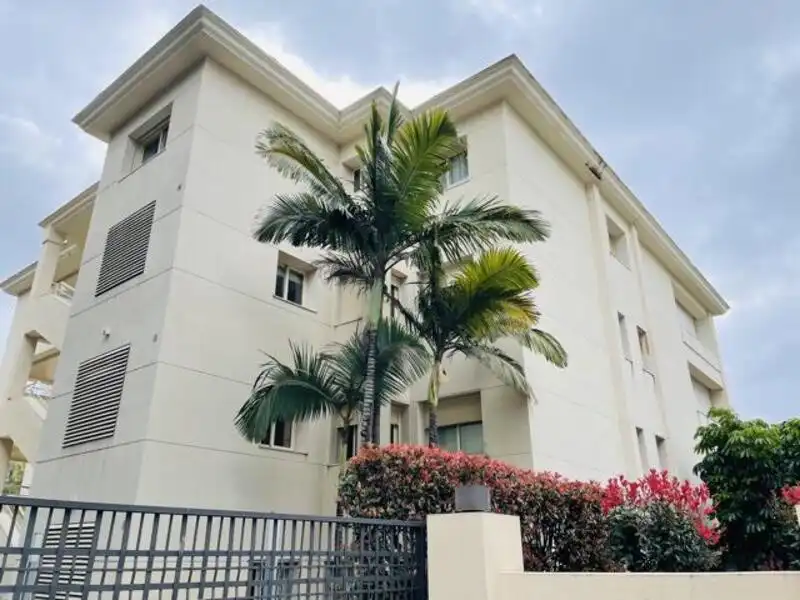 Außenansicht von Erdgeschoss zur Miete in Marbella mit Klimaanlage, Privatgarten und Terrasse