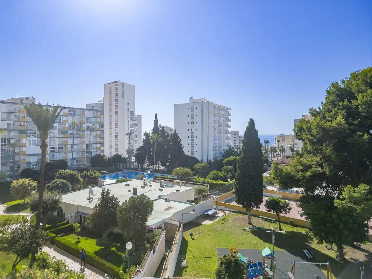 Habitación de Apartamento de alquiler en Benalmádena con Aire acondicionado y Piscina comunitaria