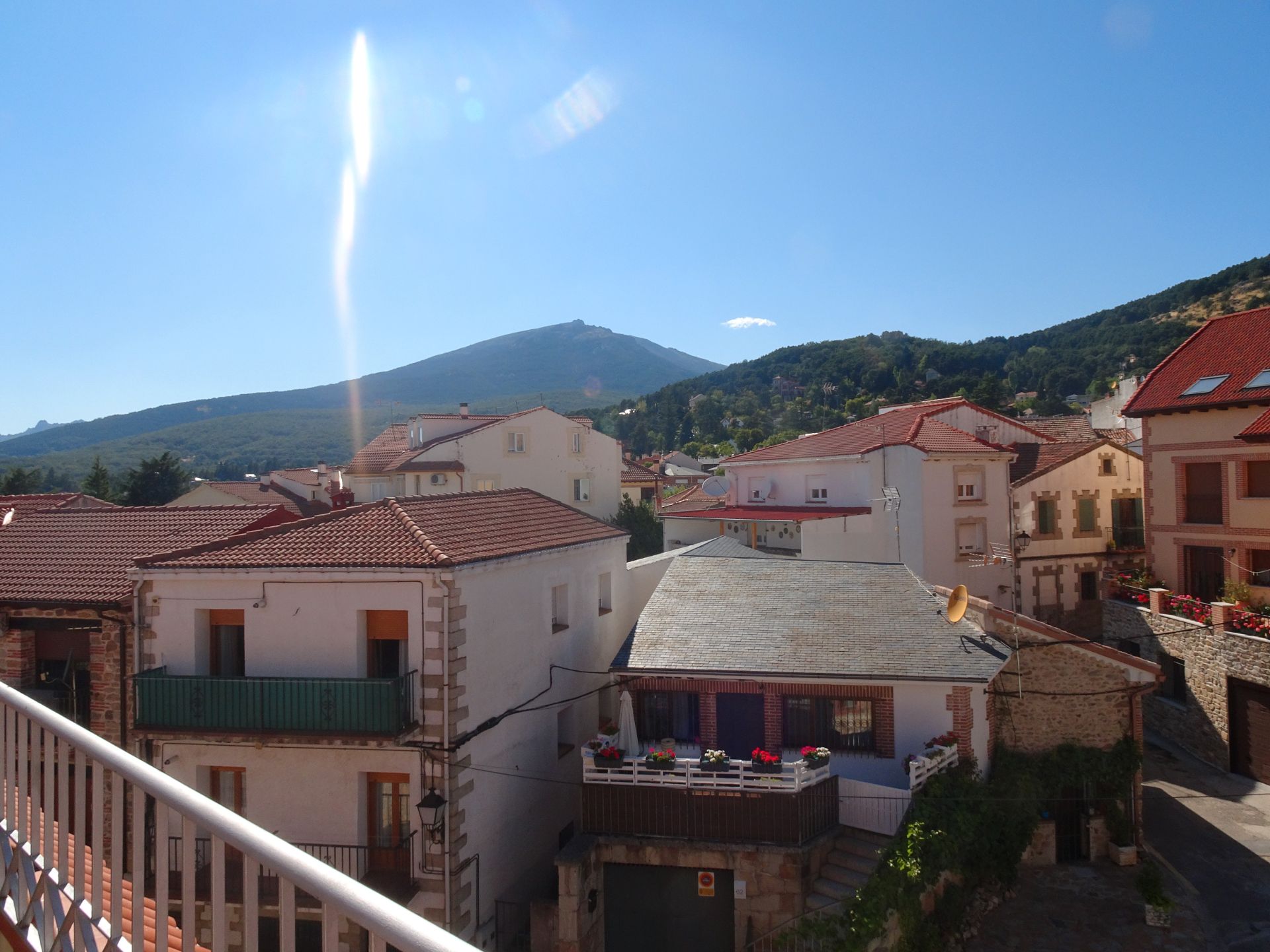 Vista exterior de Pis en venda en Miraflores de la Sierra amb Calefacció i Terrassa