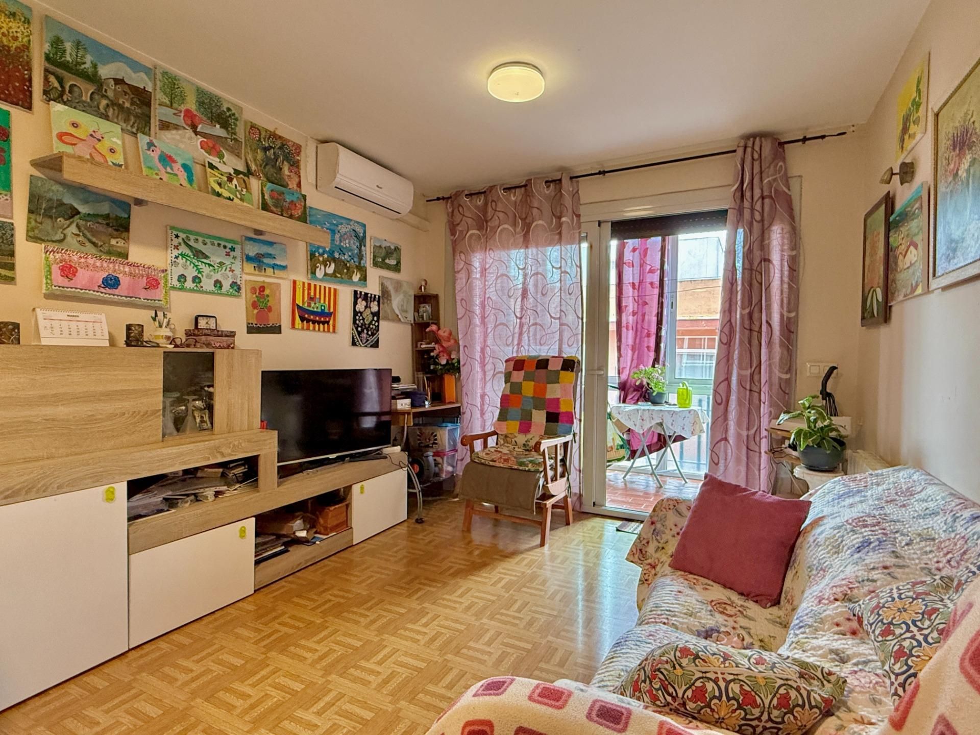 Living room of Flat for sale in Figueres  with Air Conditioner, Heating and Terrace