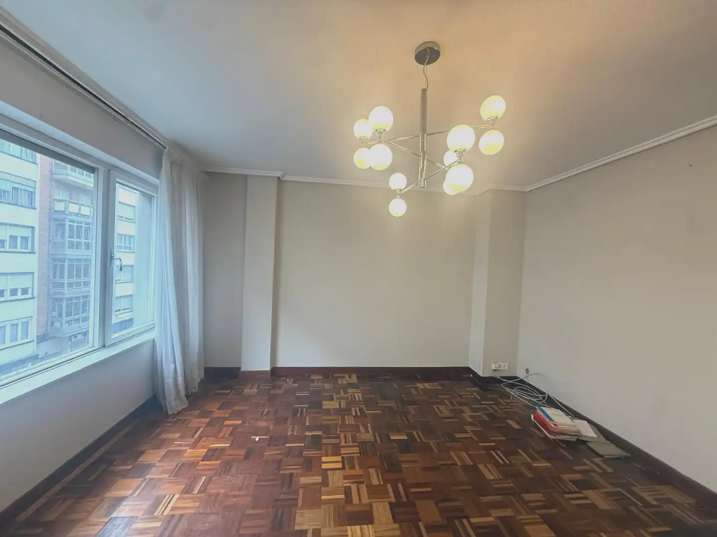 Sala de estar de Piso en venta en Avilés con Calefacción, Parquet y Terraza