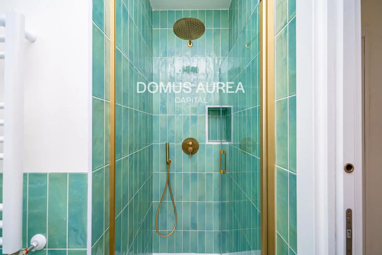Bathroom of Flat for rent in Madrid  with Air Conditioner, Heating and Parquet flooring