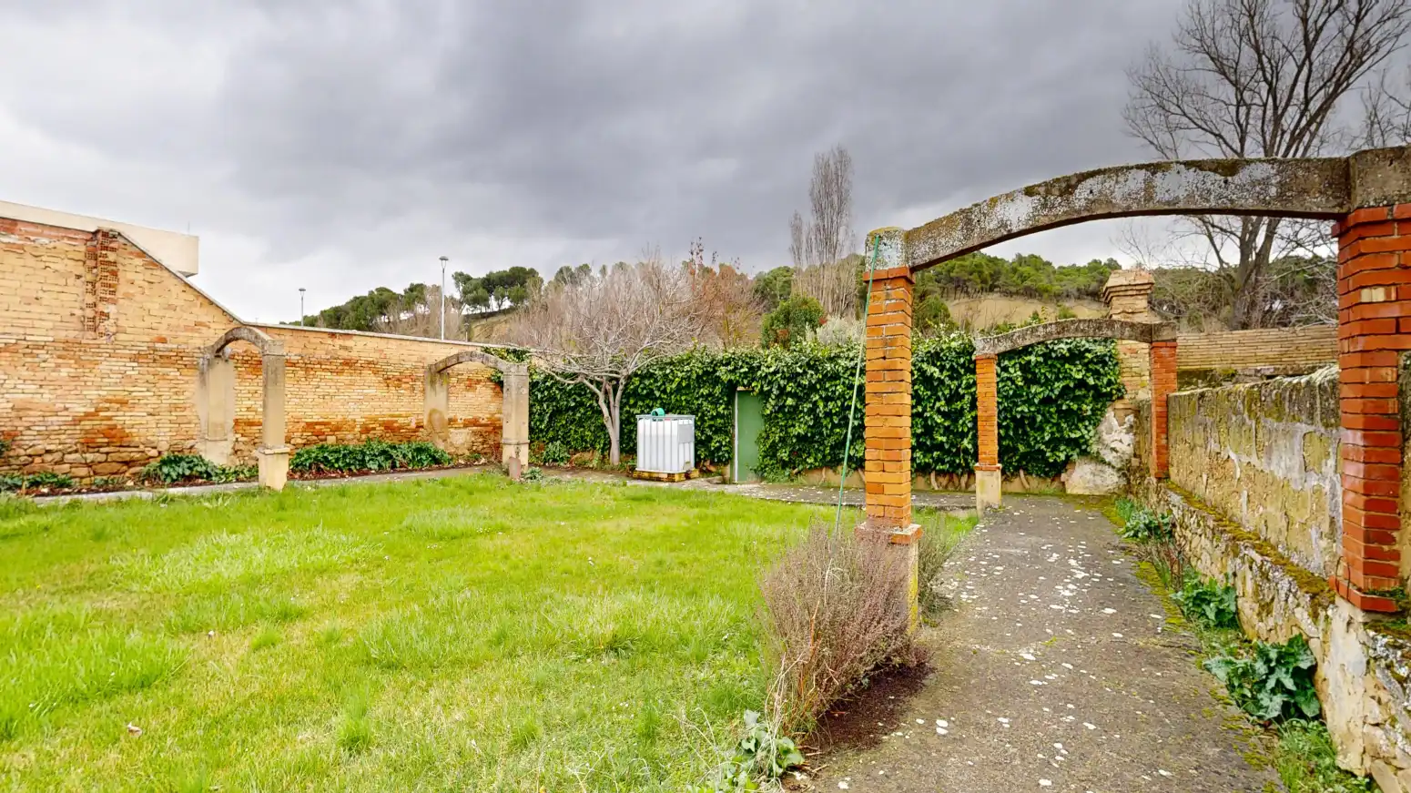 Houses for sale in Tafalla  with Heating, Private garden and Parquet flooring
