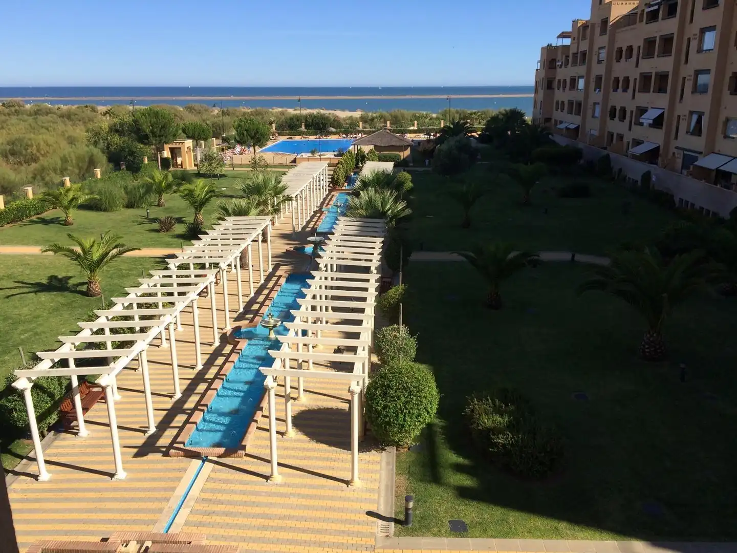 Piscina de Apartamento de alquiler en Ayamonte con Terraza, Amueblado y Piscina comunitaria