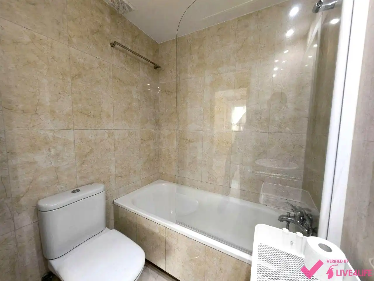 Badezimmer von Maisonette zur Miete in Sevilla mit Klimaanlage, Terrasse und Möbliert