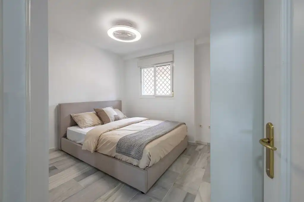 Schlafzimmer von Erdgeschoss zum Verkauf in Benalmádena mit Klimaanlage, Terrasse und Gemeinschaftspool