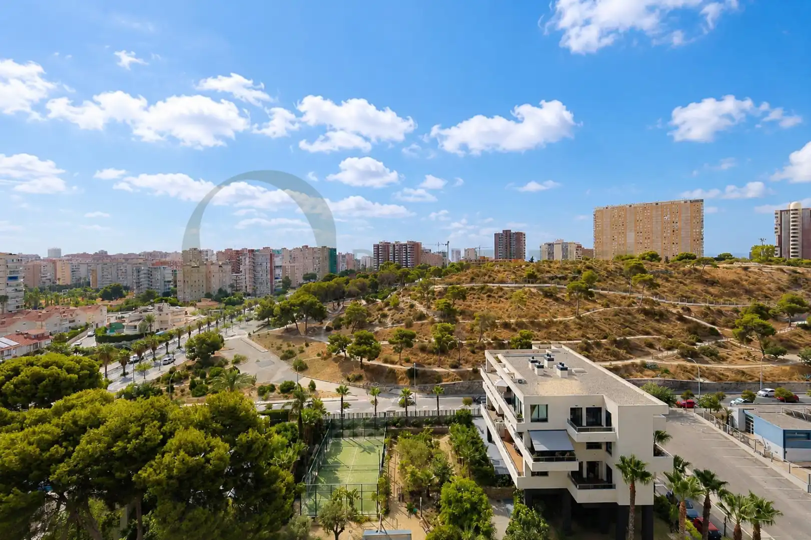 Vista exterior de Àtic en venda en Alicante / Alacant amb Aire condicionat, Calefacció i Jardí privat
