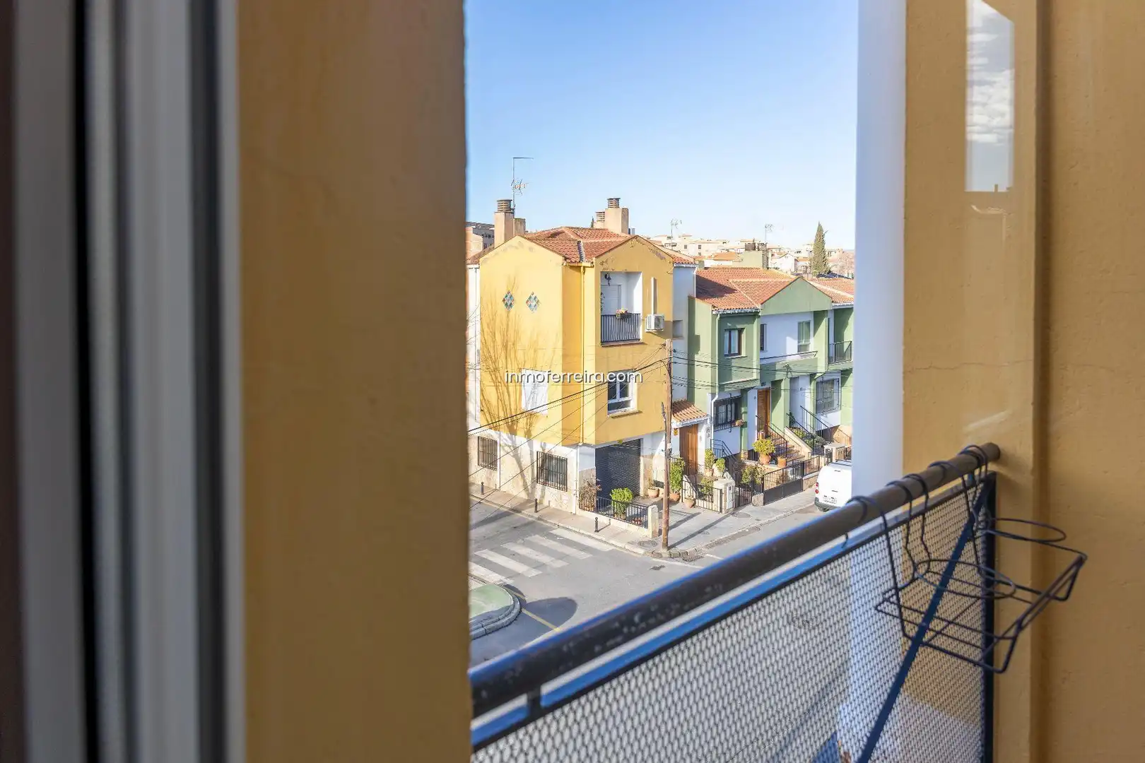 Vista exterior de Casa adosada en venda en Guadix amb Aire condicionat, Calefacció i Jardí privat