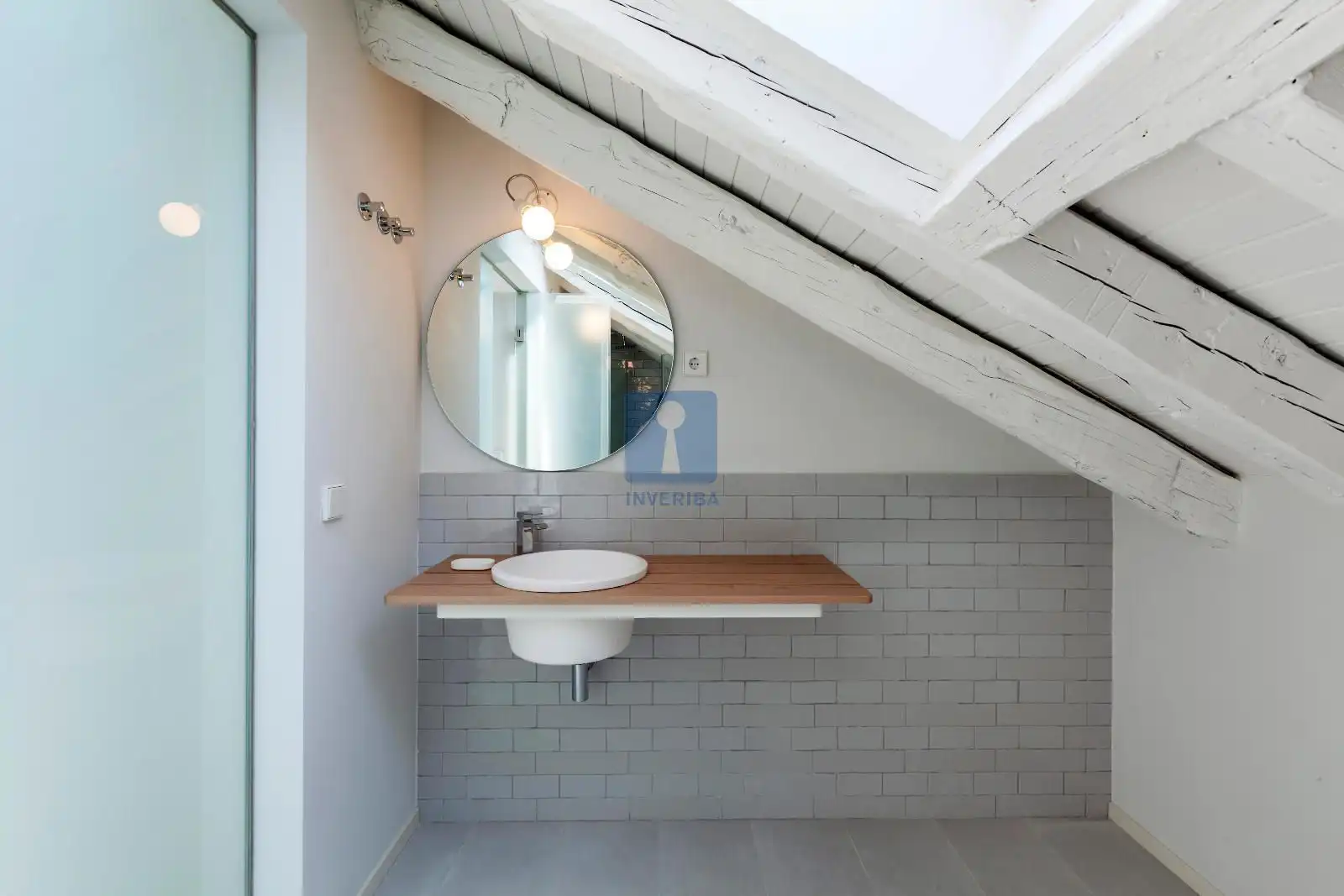 Bathroom of Attic for rent in Madrid  with Air Conditioner, Heating and Parquet flooring