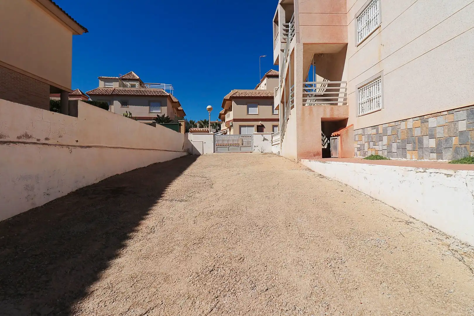 Vista exterior de Piso en venta en Guardamar del Segura con Terraza, Amueblado y Lavadora