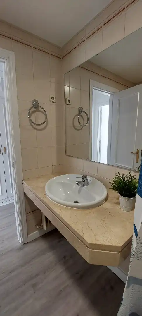 Bany de Casa o xalet per a compartir en Madrid amb Aire condicionat, Calefacció i Jardí privat