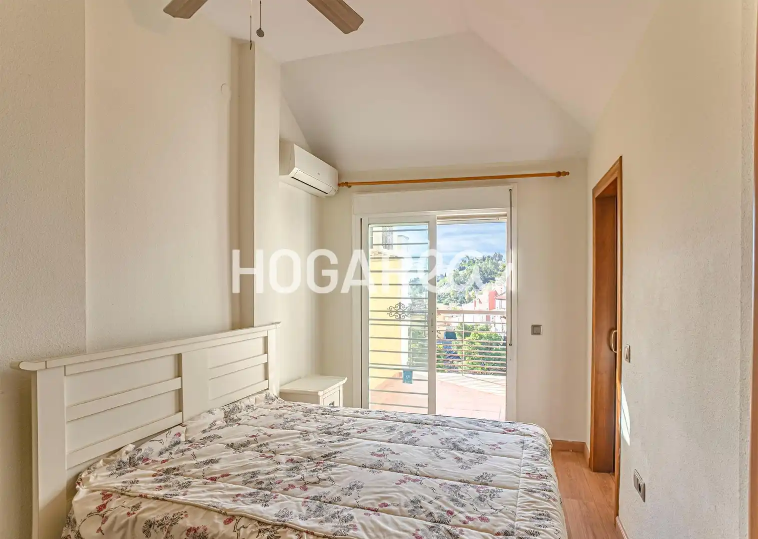 Habitación de Casa adosada en venta en Málaga con Aire acondicionado, Calefacción y Terraza
