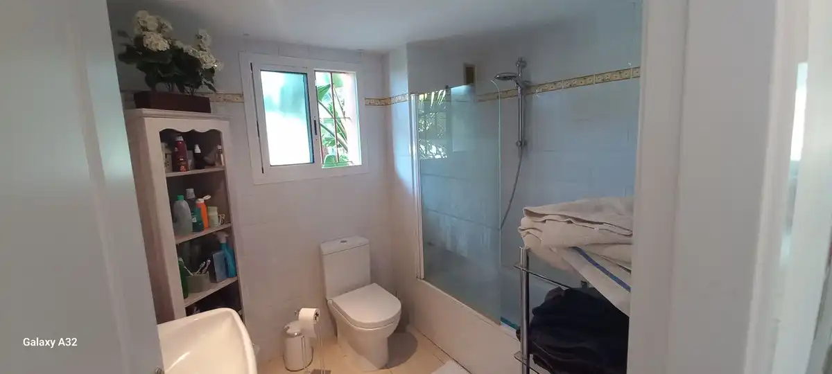 Bany de Planta baixa en venda en Marbella amb Aire condicionat, Calefacció i Terrassa