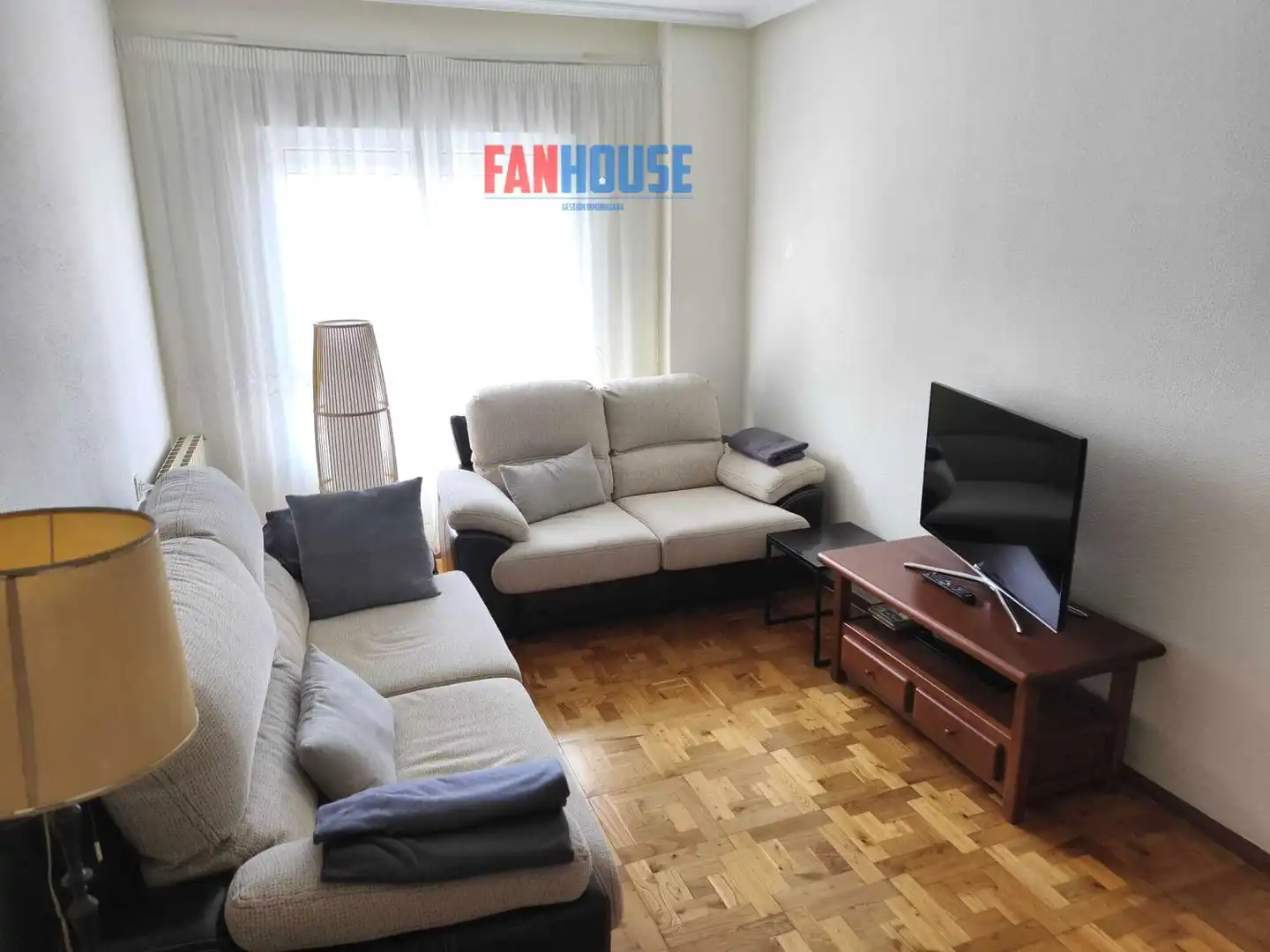 Living room of Flat for rent in Gijón   with Heating and Storage room