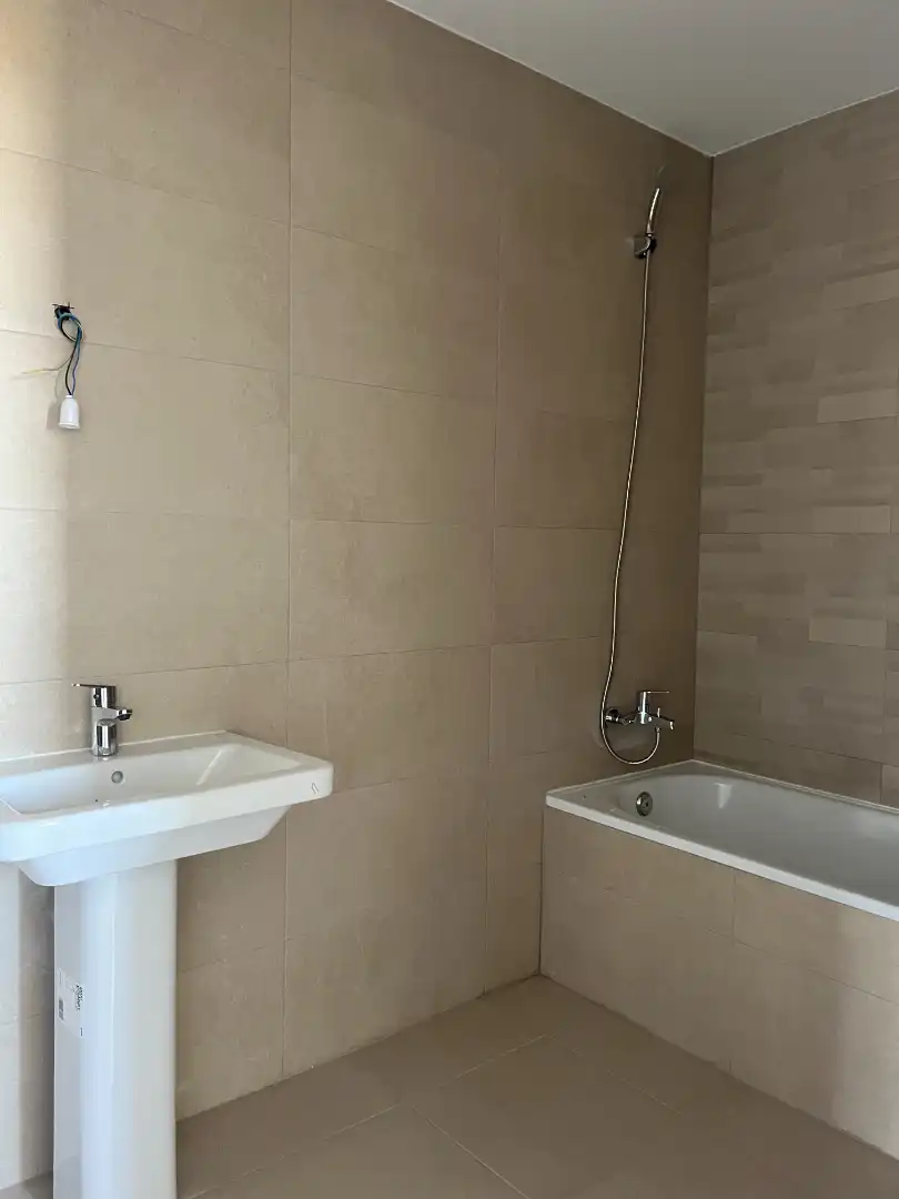 Bany de Apartament en venda en Palencia amb Terrassa, Traster i Piscina comunitària