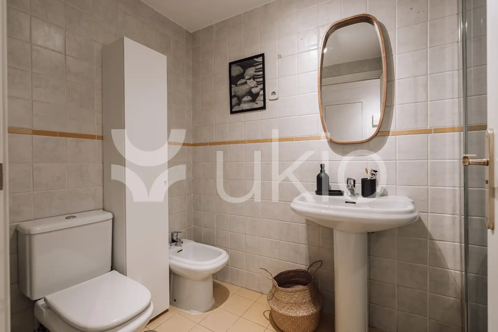 Bathroom of Apartments for rent in Madrid  with Heating, Furnished and Washing machine