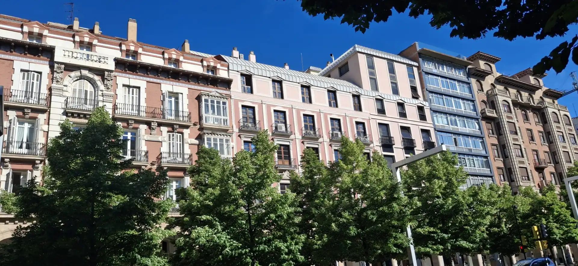 Außenansicht von Büro zur Miete in Zaragoza mit Klimaanlage und Heizung