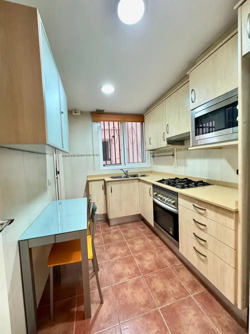 Cuina de Pis de lloguer en Valencia amb Aire condicionat, Parquet i Moblat