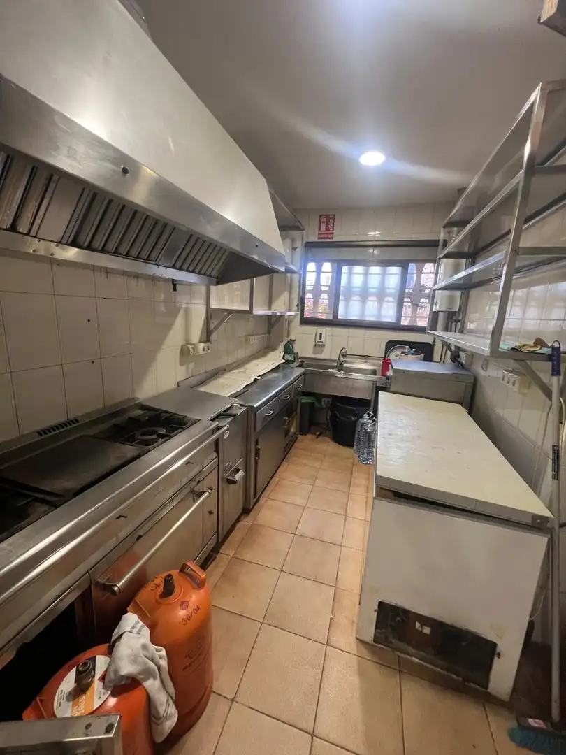 Cuina de Local en venda en Benidorm amb Aire condicionat i Moblat