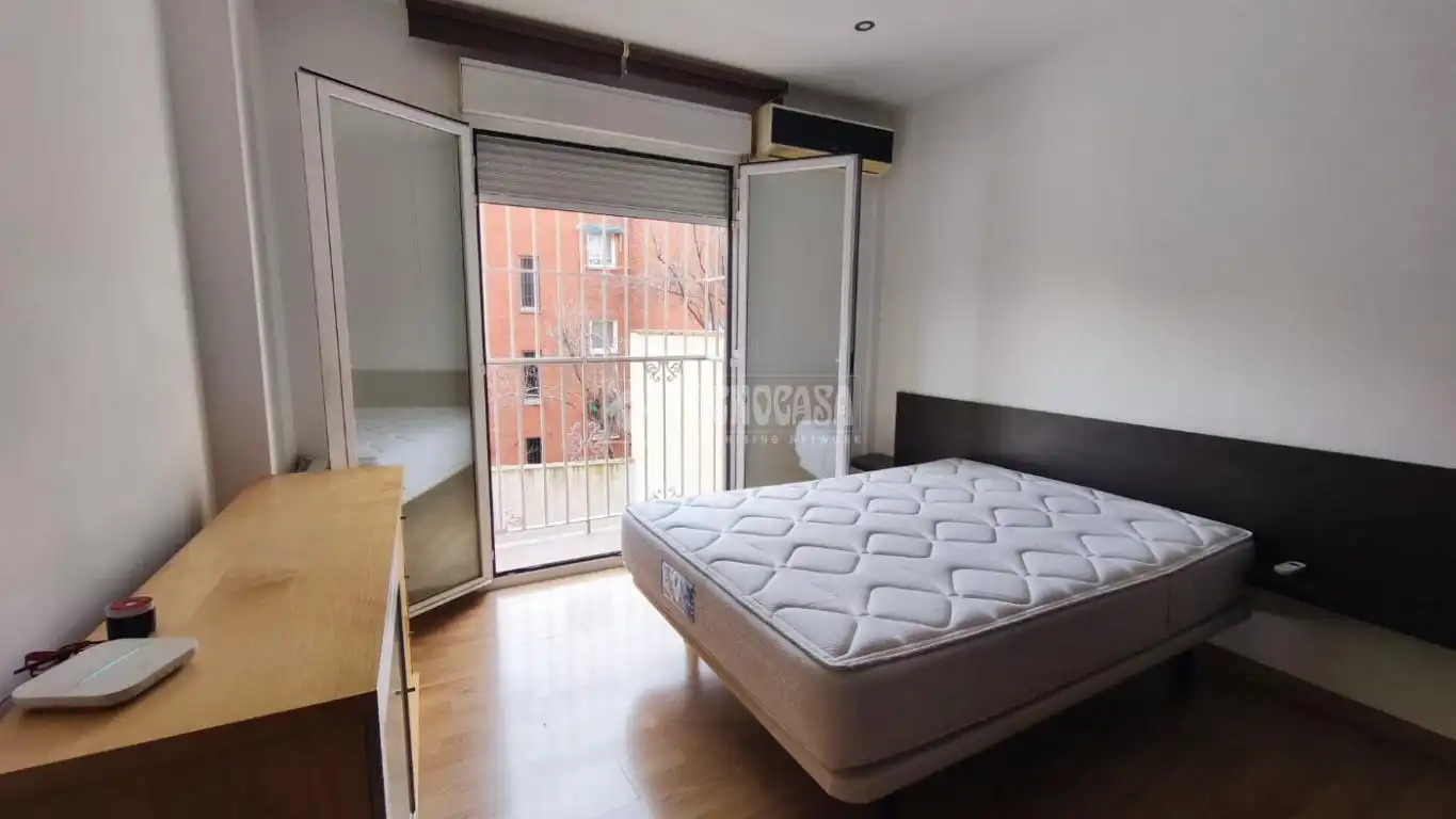 Schlafzimmer von Wohnung zum Verkauf in Madrid mit Klimaanlage und Balkon