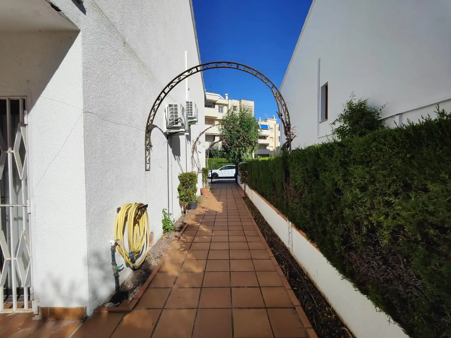 Vista exterior de Casa adosada en venta en Calafell con Aire acondicionado, Calefacción y Jardín privado