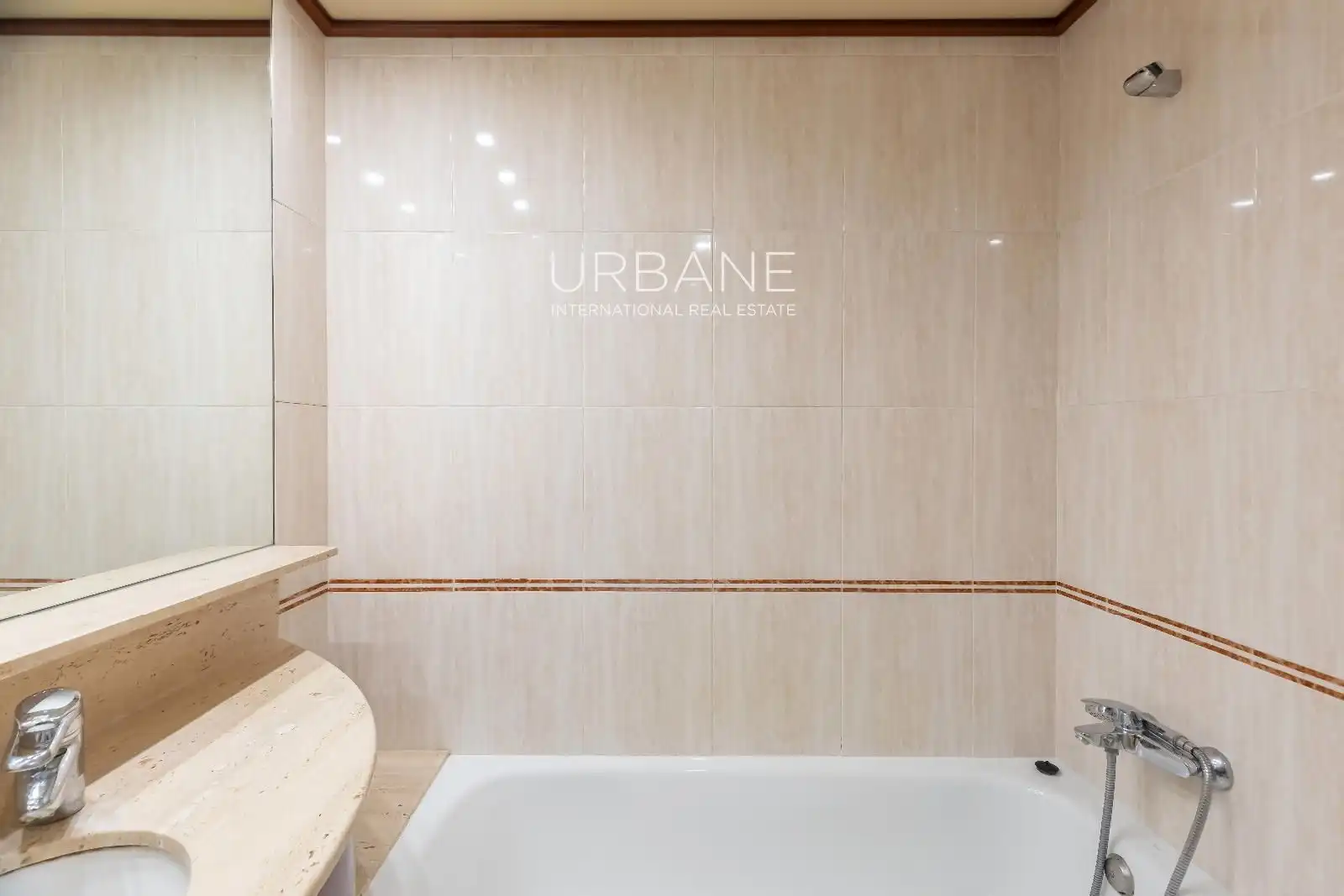 Bathroom of Flat for rent in Barcelona  with Air Conditioner, Terrace and Furnished