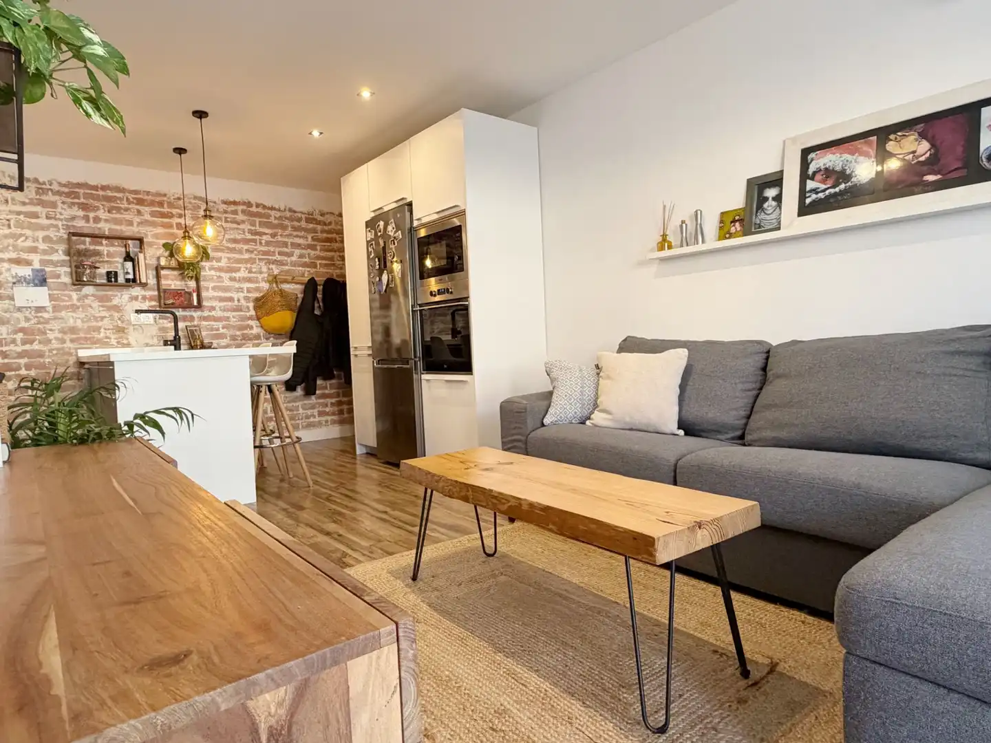 Living room of Study for sale in Roda de Berà  with Air Conditioner, Heating and Parquet flooring