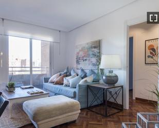 Living room of Flat to rent in  Madrid Capital  with Air Conditioner, Heating and Furnished