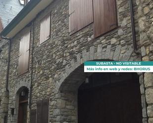 Exterior view of Duplex for sale in Naut Aran  with Private garden and Storage room